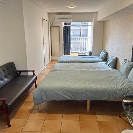 Large Room By Kuromon Market Osaka Bagian luar foto