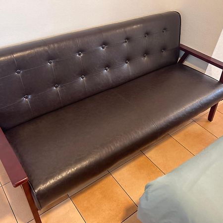 Large Room By Kuromon Market Osaka Bagian luar foto