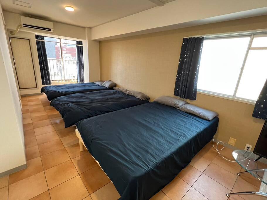 Large Room By Kuromon Market Osaka Bagian luar foto