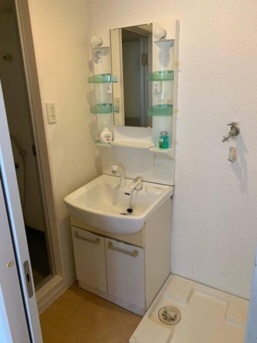 Large Room By Kuromon Market Osaka Bagian luar foto