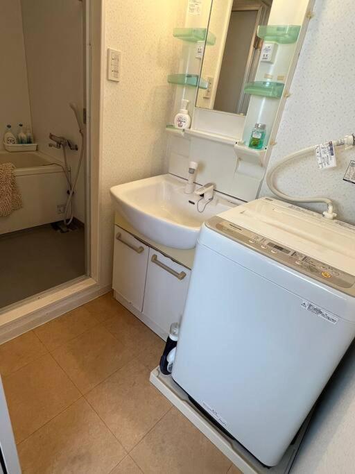 Large Room By Kuromon Market Osaka Bagian luar foto
